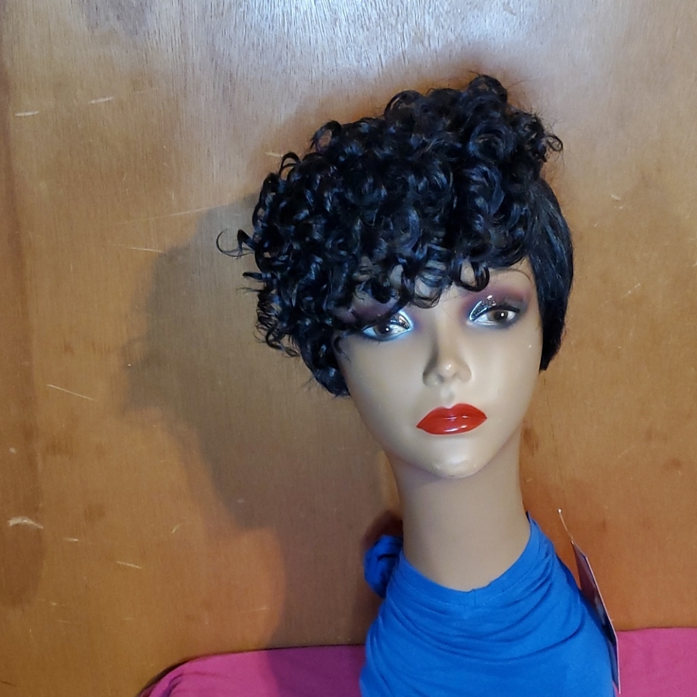 Short Black Wig With Curls